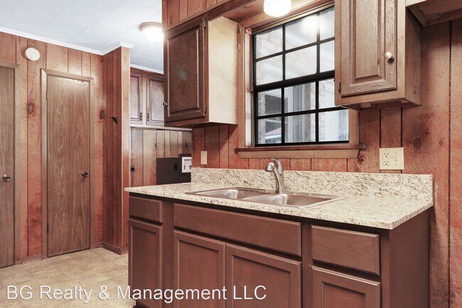 Building Photo - 3 br, 1 bath House - 104 Bonnabel Cir