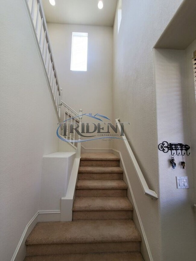 Foto del edificio - 4 bedroom, 2 ½ bath SOLAR home