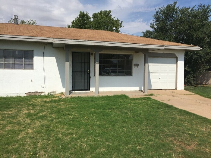 Primary Photo - Three bedroom at a great price!