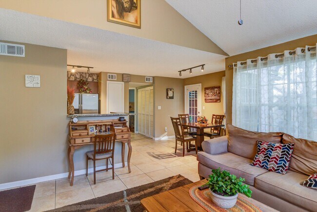 Building Photo - 1011 Crystal Way