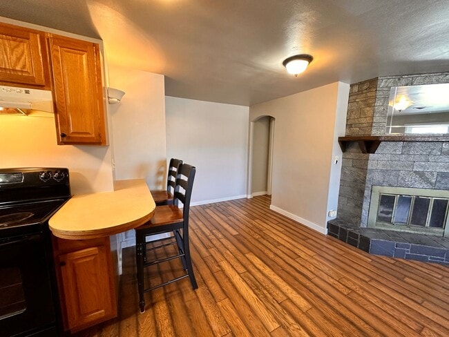 Building Photo - 509 7th St