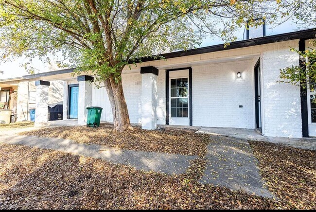 Foto del edificio - 4900 E Stassney Ln