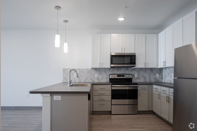 1BR, 1BA - 715SF - The Overland