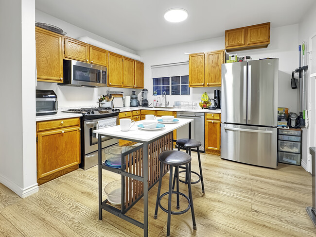 Kitchen with movable island - 5852 Ernest Ave