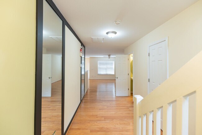 Building Photo - 117 Goldfinch Ave