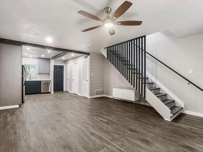 Foto del edificio - 5330 Balcones Dr