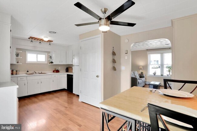 Building Photo - 2 br, 2 bath Condo - 216 E 4th Ave