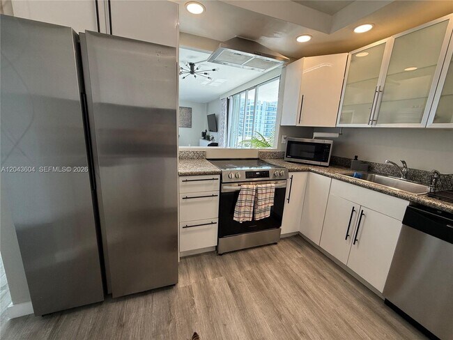 Photo - 5838 Collins Ave (Miami Beach, FL) Apartment