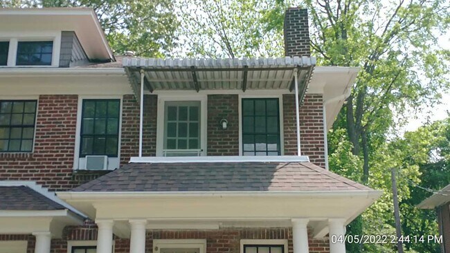 private balcony in front - 809 Rankin Plz