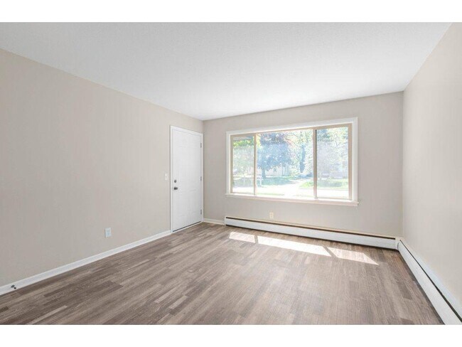 Foto del edificio - Beautiful remodeled 2 Bed Apartment in Mou...