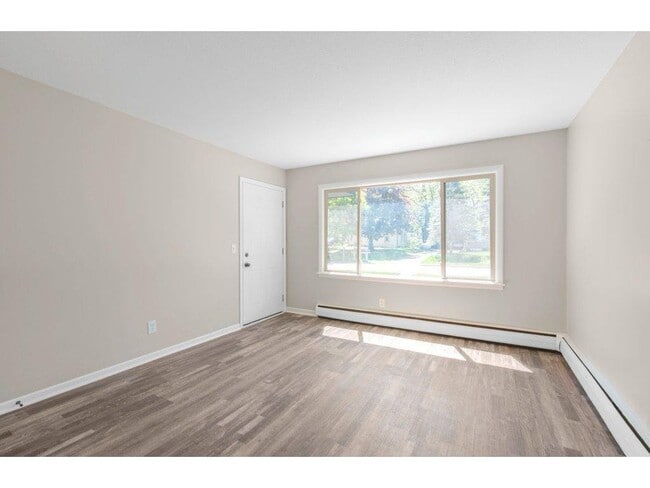 Building Photo - Beautiful remodeled 2 Bed Apartment in Mou...