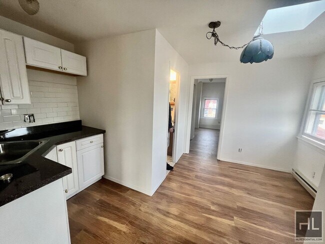 Foto del edificio - 1 Bedroom on REID AVENUE
