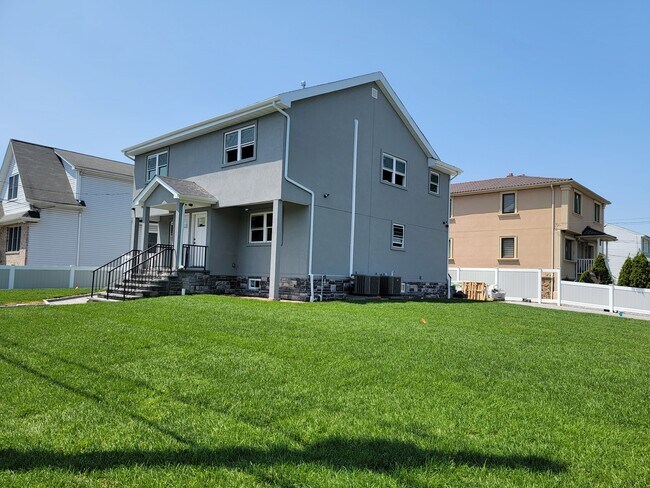 Spacious Yard Space - 157 Belmont Ave
