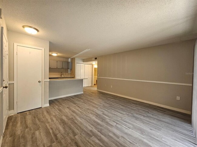 Building Photo - 9481 Highland Oak Dr