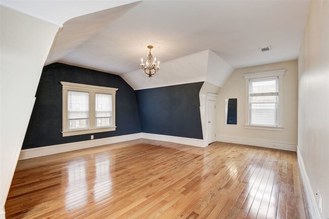 Foto del edificio - 132 Kensington Ave