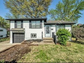 Building Photo - 602 SW Lea Dr