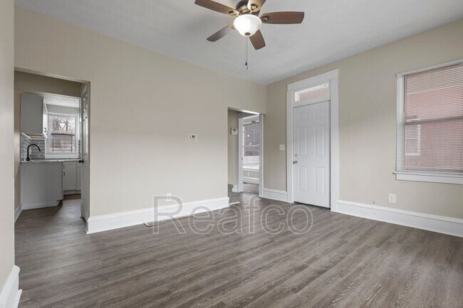 Foto del edificio - 829-831 Studer Ave