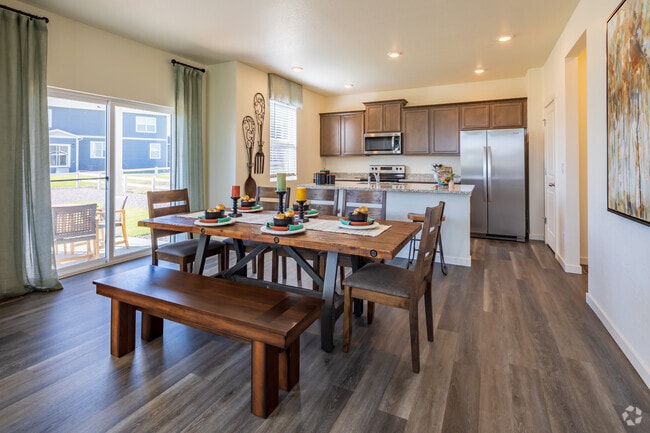 Interior Photo - Cottonwood Hollow