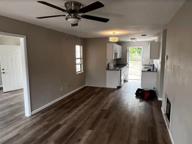 Building Photo - 3135 Durette Dr