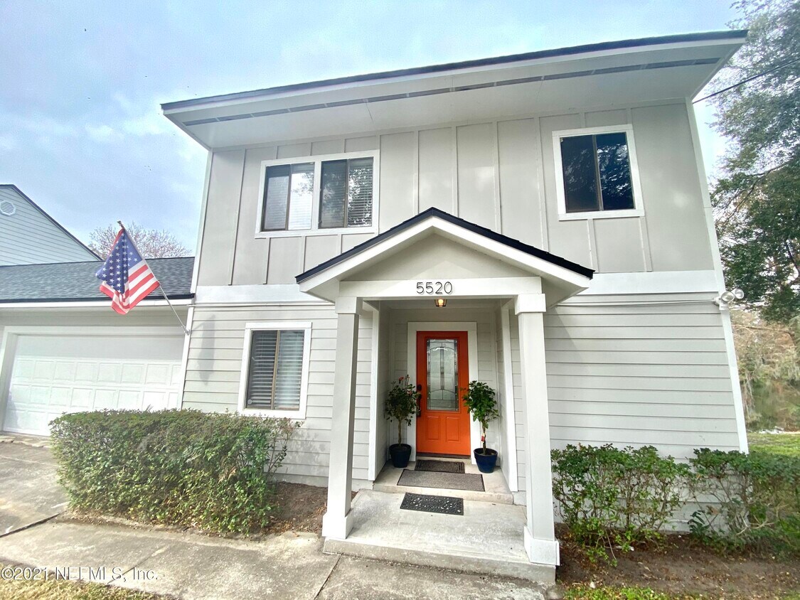 Foto principal - 5520 Stanford Rd
