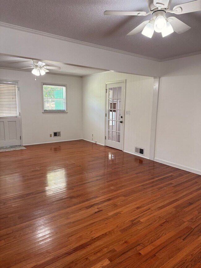 Building Photo - 1503 Anthony Dr