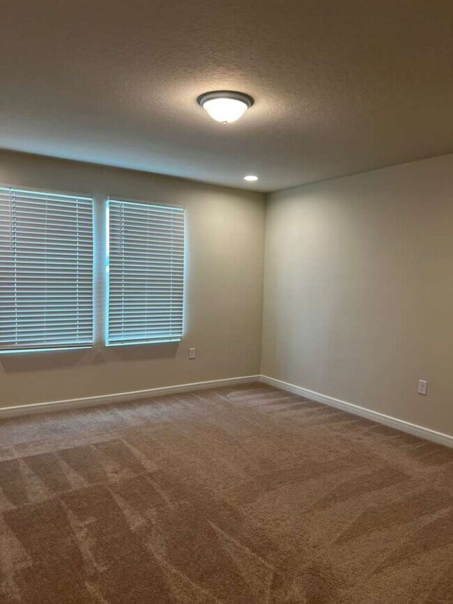 Building Photo - FOR RENT!!
