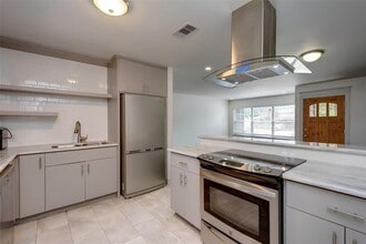 Building Photo - 7202 Housman