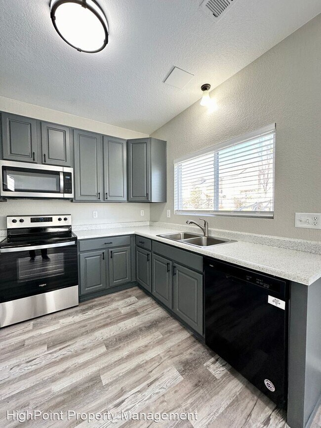 Foto del edificio - 3 br, 2.5 bath House - 14837 E 118th Ave