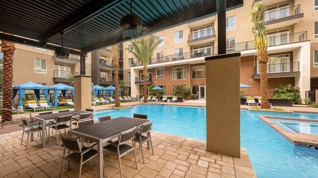 Foto del edificio - 3300 N Scottsdale Rd