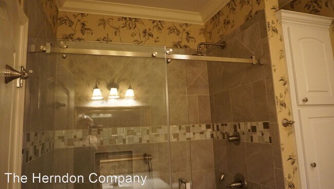 Building Photo - 5 br, 3 bath House - 500 Shirley Place