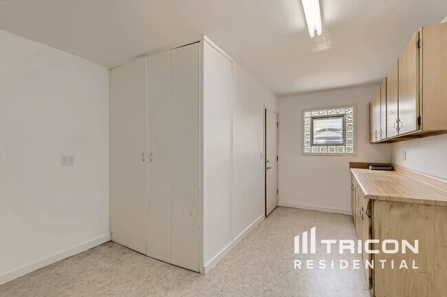 Foto del edificio - 15028 Holiday Ct