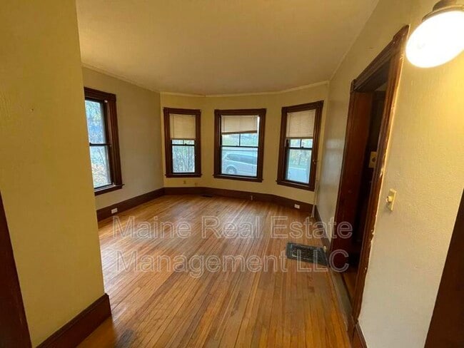 Building Photo - 118 Sanford St