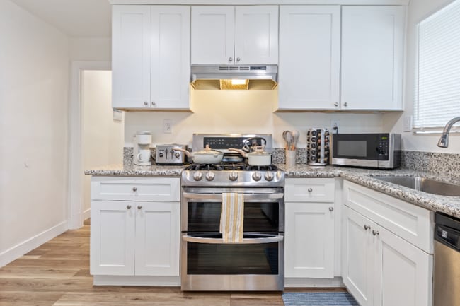 Building Photo - 225 S Main St