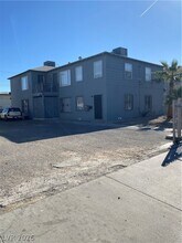 Building Photo - 1711 Santa Paula Dr