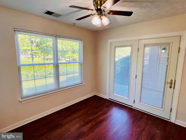 Foto del edificio - 2406 Forest Edge Ct