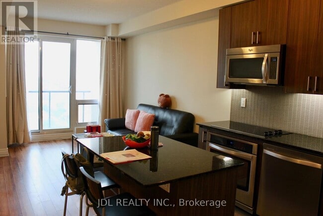 Photo du bâtiment - 9088 Yonge St