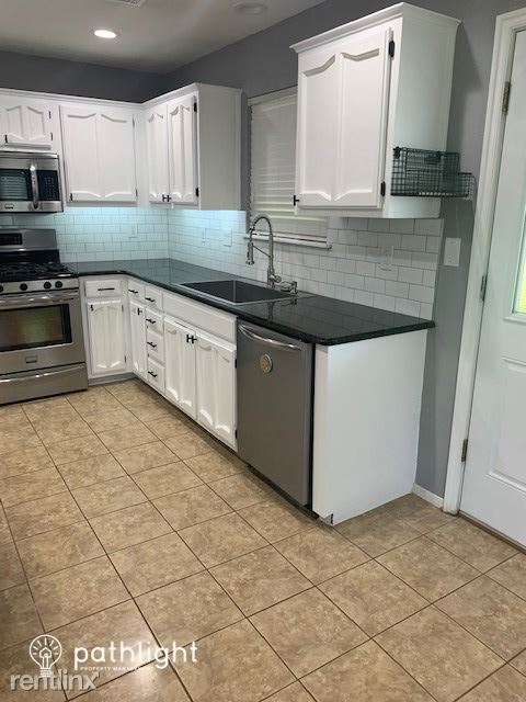 Foto del edificio - 4 br, 2 bath House - 2705 E Reno Street UNIT