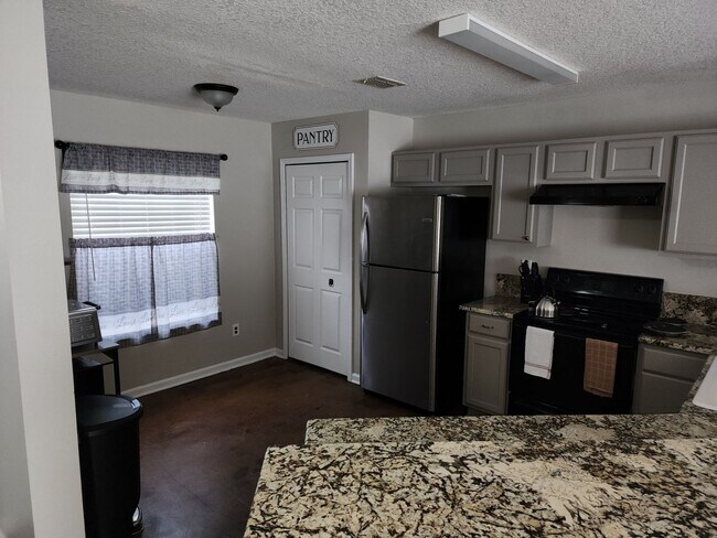 Foto del edificio - Fleming Island Fully Furnished Home... 1/2...