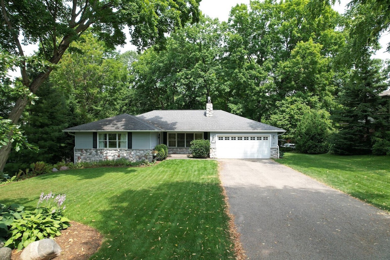 Primary Photo - 919 Magdeline Dr
