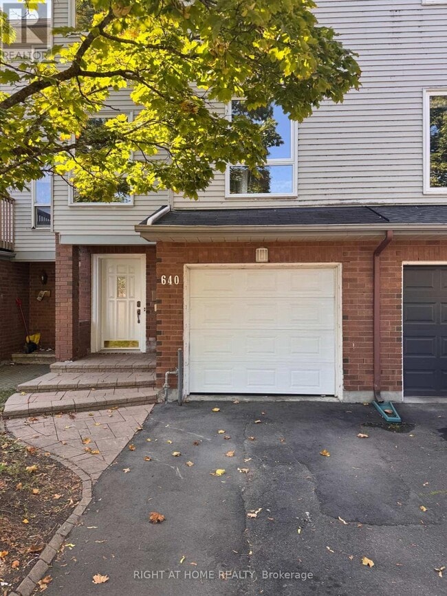 Building Photo - 640 Brome Crescent