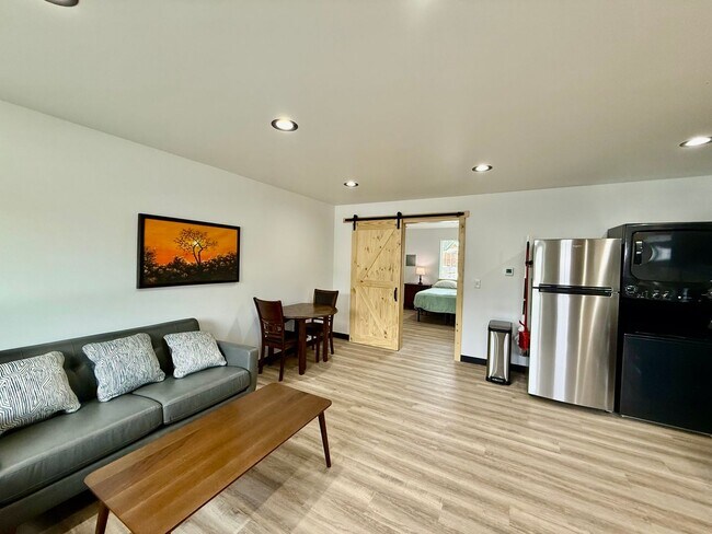 Foto del edificio - 46860 Isaak Rd