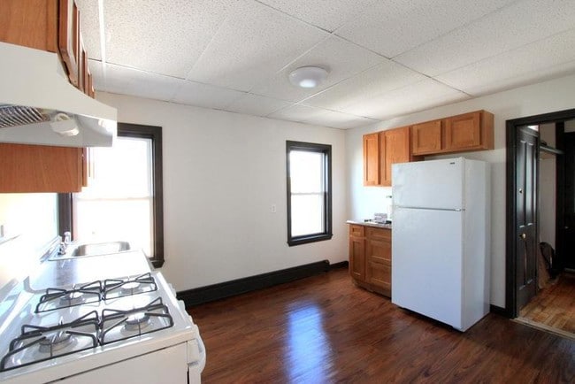 Building Photo - 53 Hinckley St