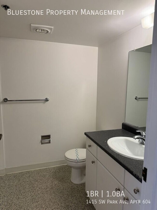 Foto del edificio - MOVE IN READY! Skylit 1 Bedroom on the Par...