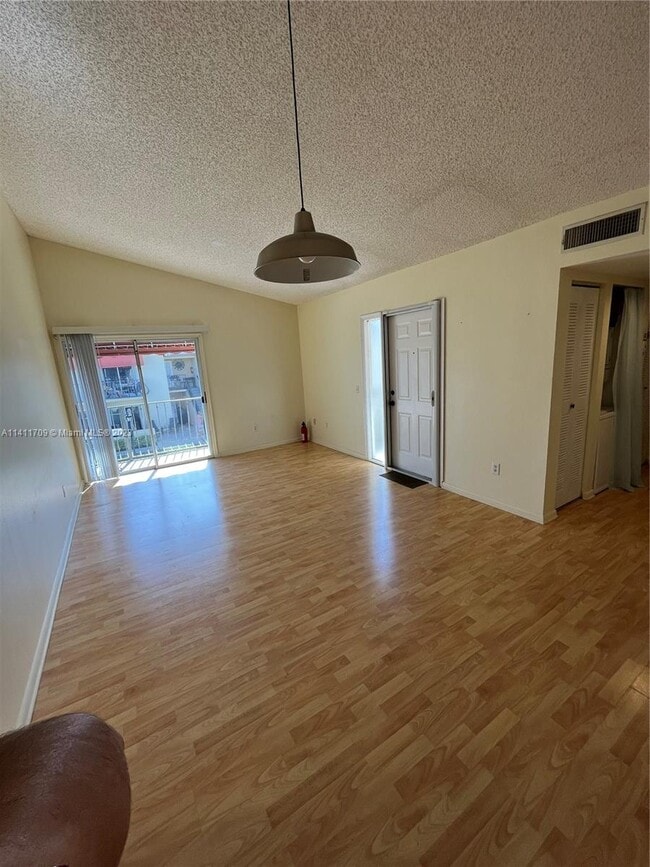 Building Photo - 147 Waterside Dr