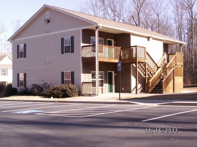 Foto del edificio - 7006 Courtyard Dr