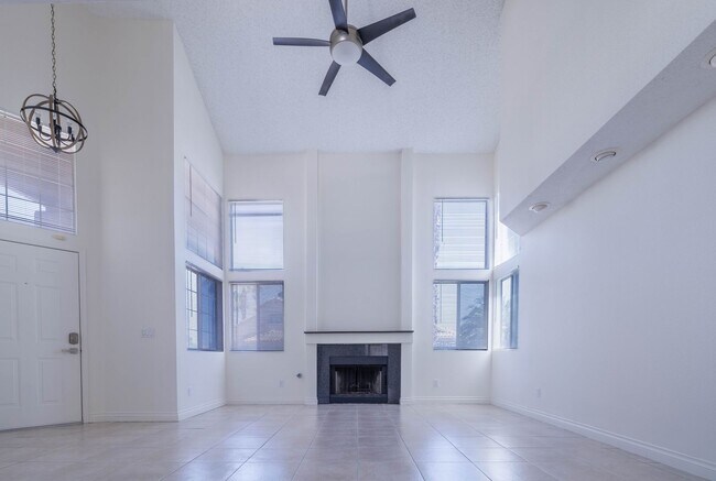Foto del edificio - 1143 E Adelman Dr