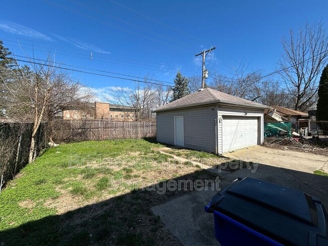 Foto del edificio - 101 E Bruce Ave