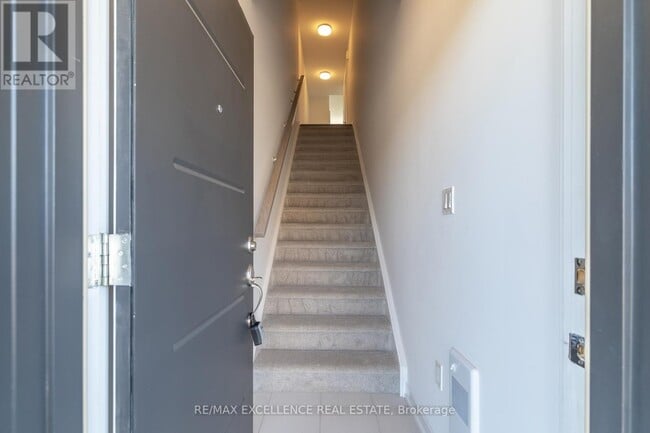 Building Photo - 940 St David St N