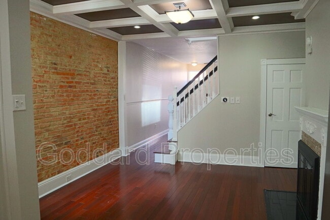Building Photo - 820 S East Ave