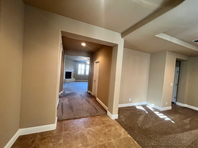 Building Photo - 2168 Newcastle Dr